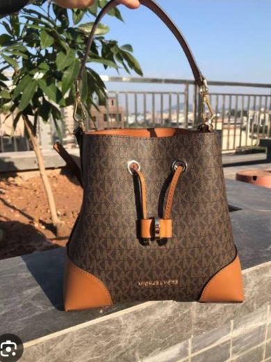Michael Kors Mercer Bucket Bag - Image 2