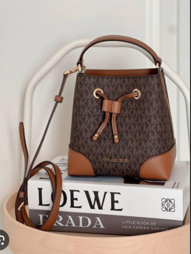 Michael Kors Mercer Bucket Bag - Image 3