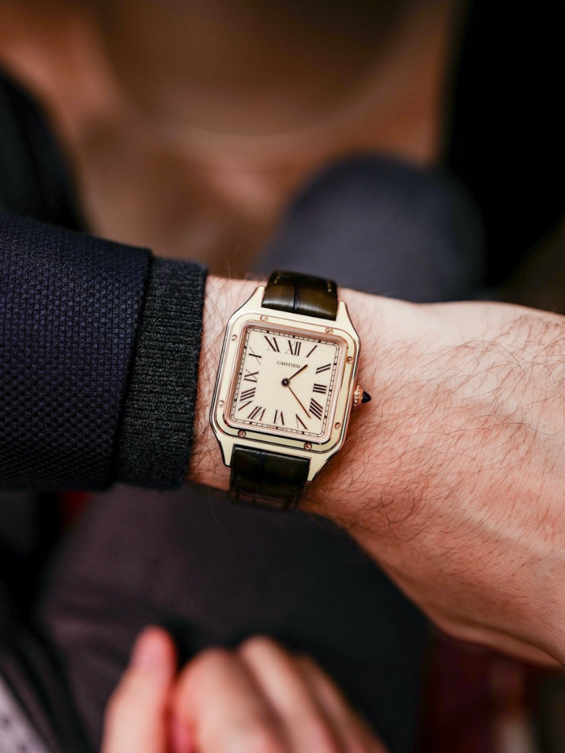 Cartier Santos Gold Watch – Cream Roman Dial, Green Leather Strap, Classic Men’s Luxury - Image 3