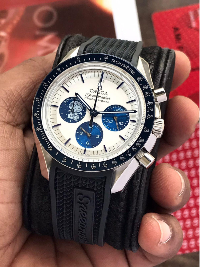 Omega Speedmaster Snoopy Edition Chronograph Watch – White Dial, Blue Subdials, Black Strap, Professional - Image 5