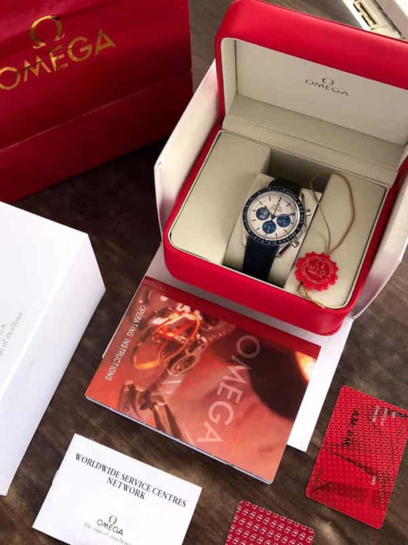 Omega Speedmaster Snoopy Edition Chronograph Watch – White Dial, Blue Subdials, Black Strap, Professional - Image 3