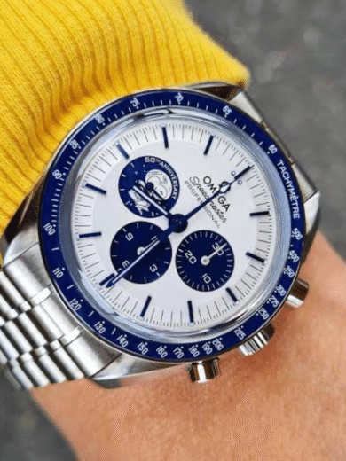 Omega Speedmaster Snoopy Edition Style Chronograph – White & Blue Dial, Steel Bracelet, Men’s Collector Series - Image 5